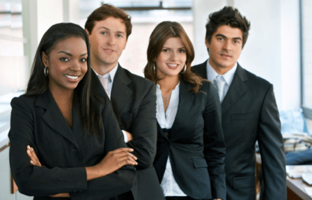 job et emploi Devenir hôtesse : comment débuter sans expérience